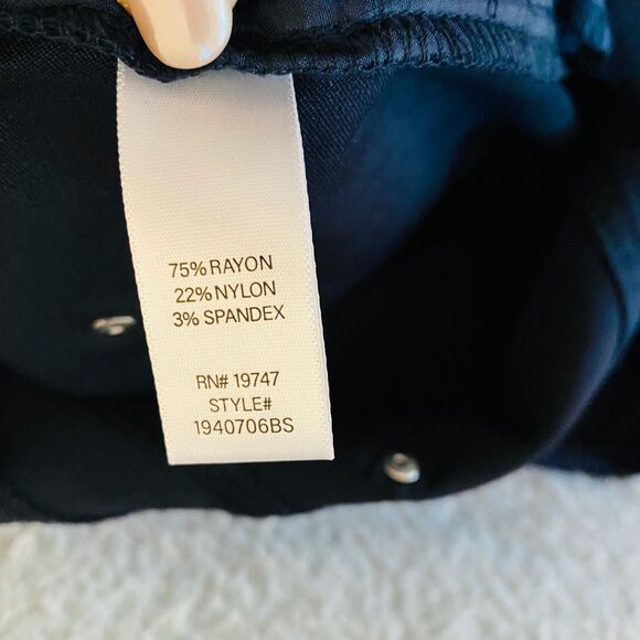 Sugar Magnolia Shorts Pull on Size 16 Women's Blue Bermuda Rayon Blend High Rise - Picture 9 of 11